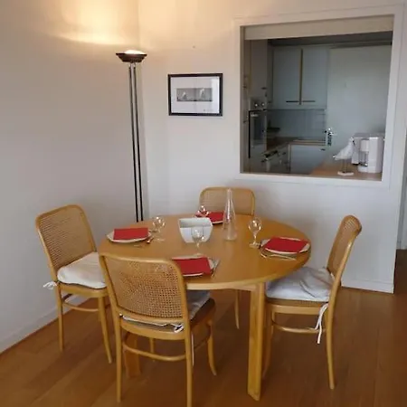 Pour 4/5 Personnes, Les Pieds Dans L'eau * La Baule