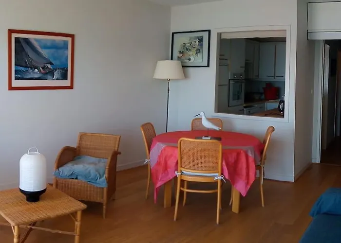 Pour 4/5 Personnes, Les Pieds Dans L'eau